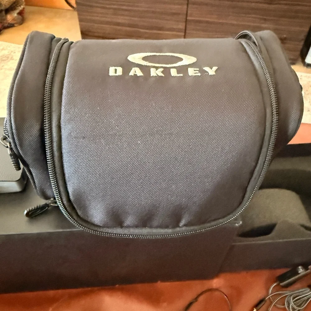Oakley Airwave Goggles with Red and Black Design